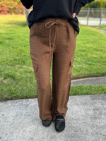 Straight Leg Cargo Pants in Brown