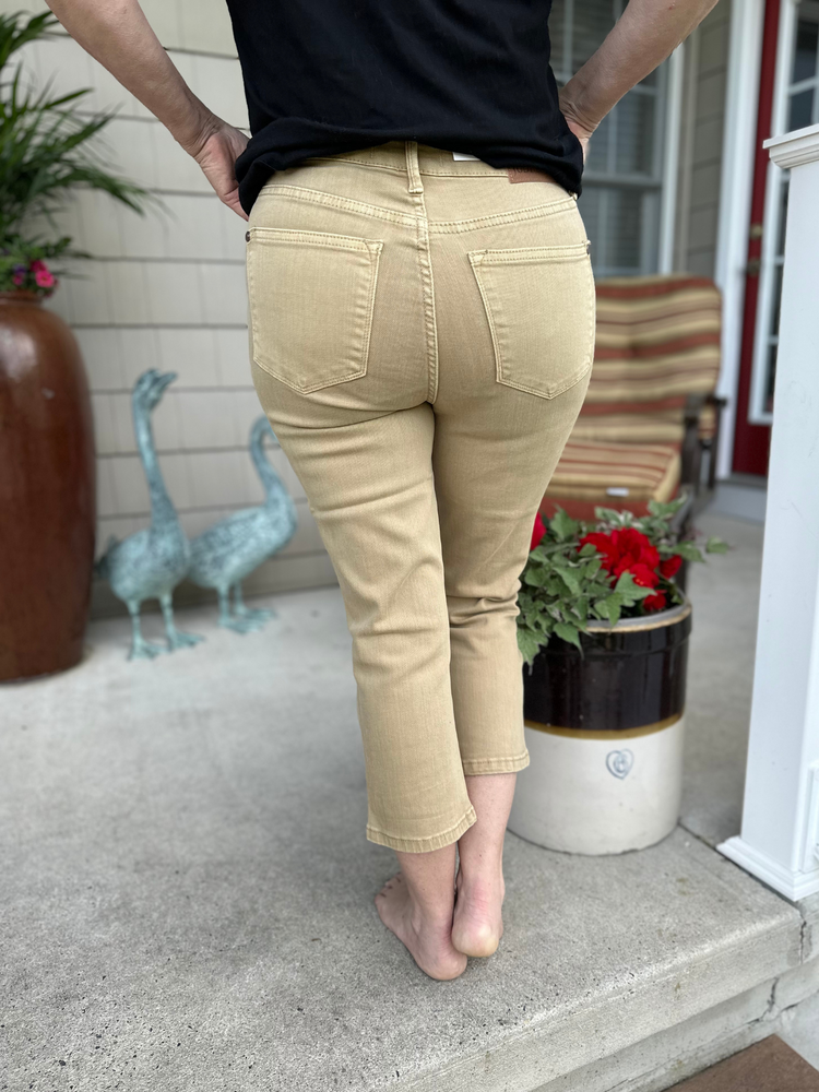 Judy Blue Midrise Dyed Capris in Khaki