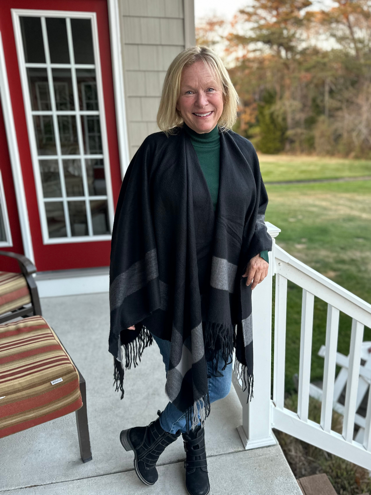 Highland Wrap in Black/Charcoal