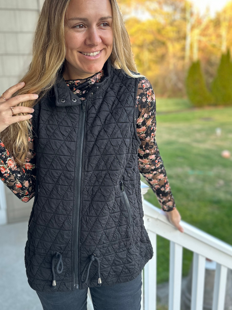 Turtle Neck Zip Up Quilted Vest in Black